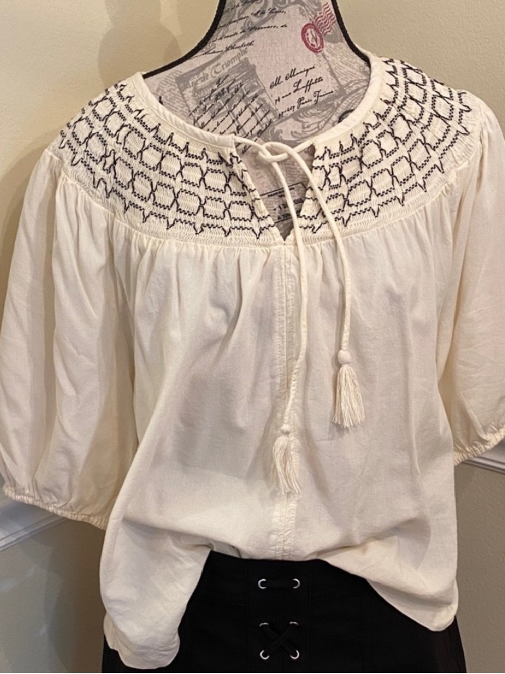 Old Navy Ivory Black Embroidered Boho Peasant Blouse Medium - Picture 10 of 10